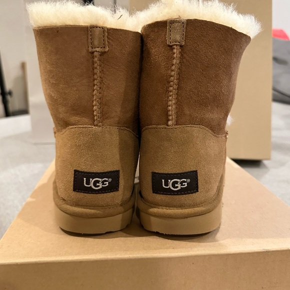 Moving sale! Brand new women’s UGG Boots - Picture 3 of 4